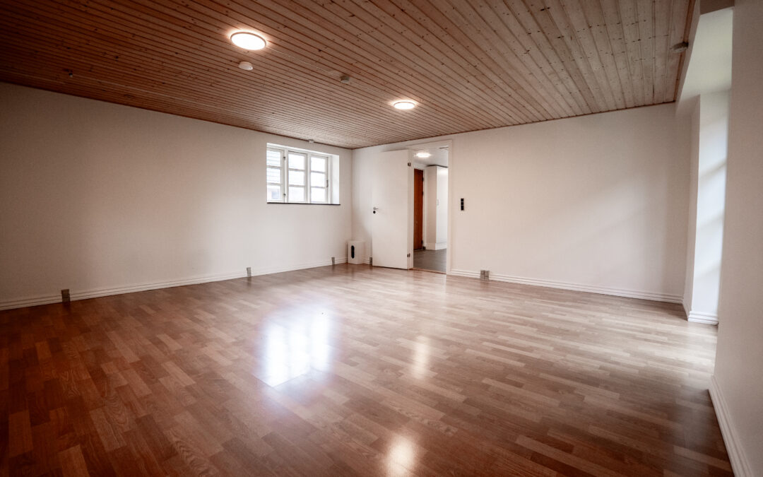 rum med trægulv i botilbuddet HabitusHuset Maglebyvej