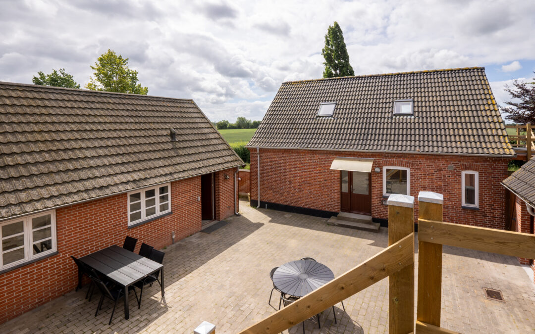 Spisepladser i gårdspladsen i HabitusHuset Maglebyvej